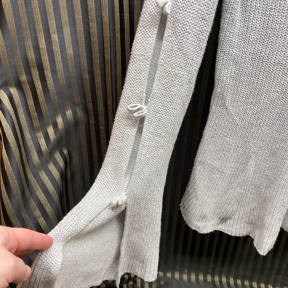 Lauren Conrad size XS Sweater - Picture 3 of 3